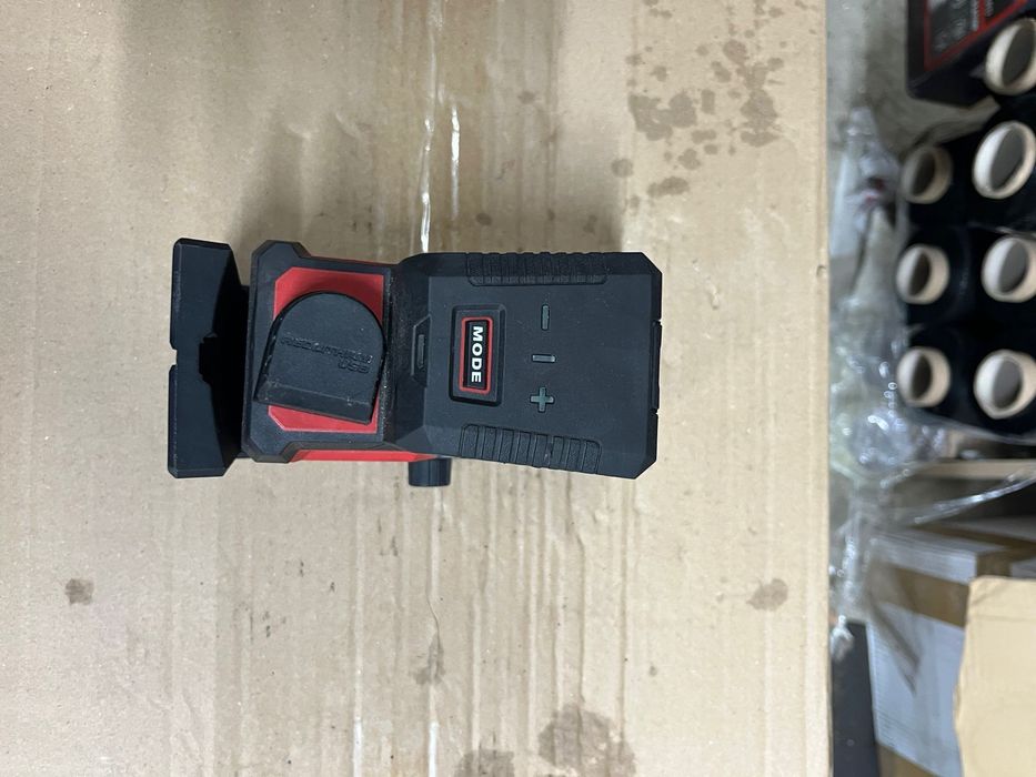 Laser krzyżowy Milwaukee L4 CLL-301C bez baterii