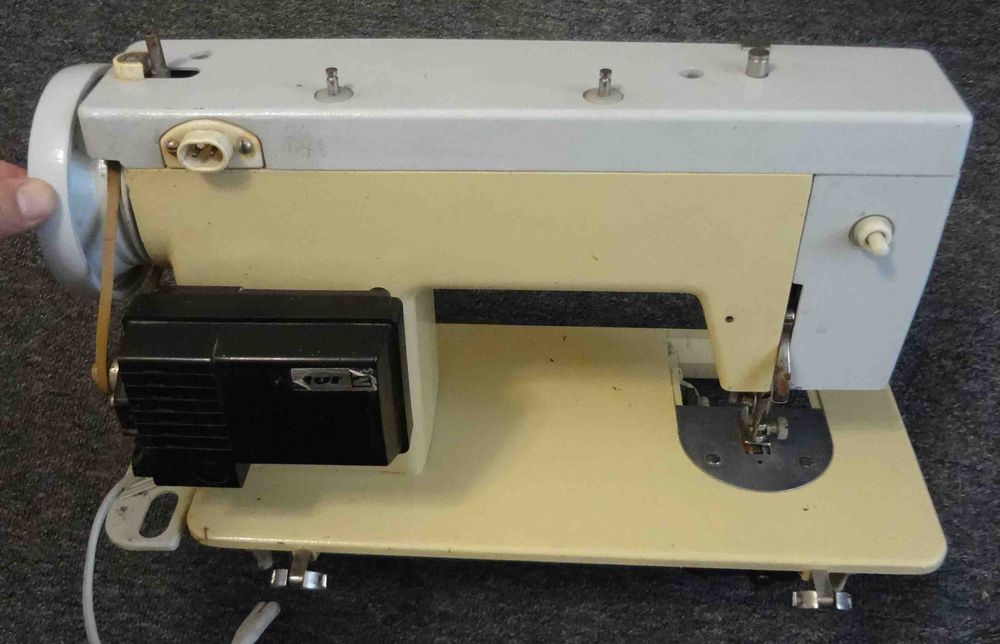 Электрическая швейная машинка Чайка 134 рабочая