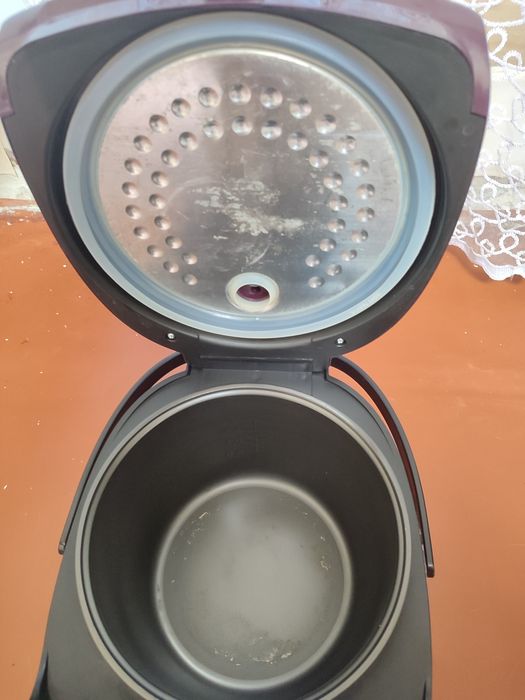 Мультиварка практически новая