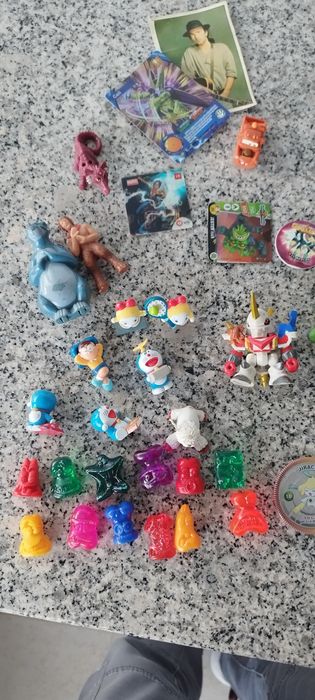 Lote de brinquedos e brindes
