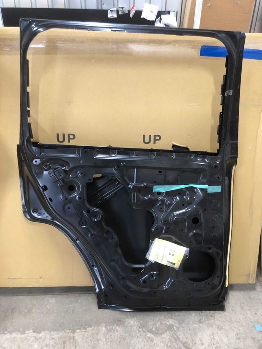 Двері задні ліві Toyota Land Cruiser 300 LC300
