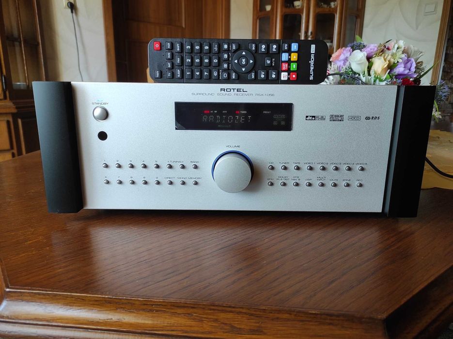 Amplituner ROTEL RSX-1056 + pilot