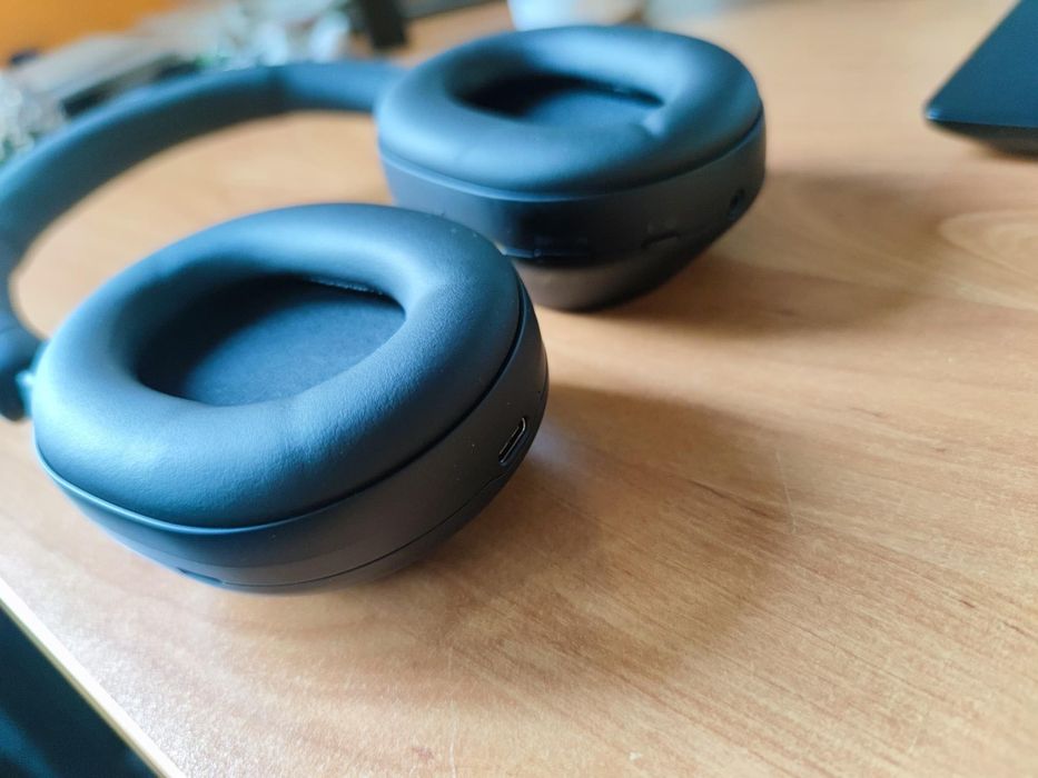 auscultadores  Sony WH-1000XM5 - com novo