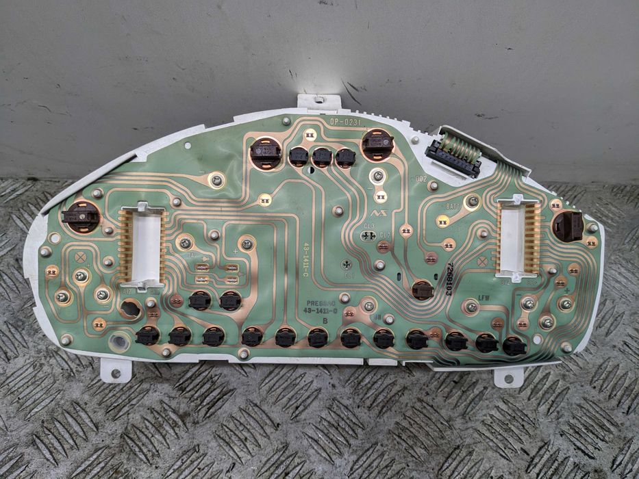Mitsubishi Carisma 1.8 GDI Licznik Zegary Prędkościomierz