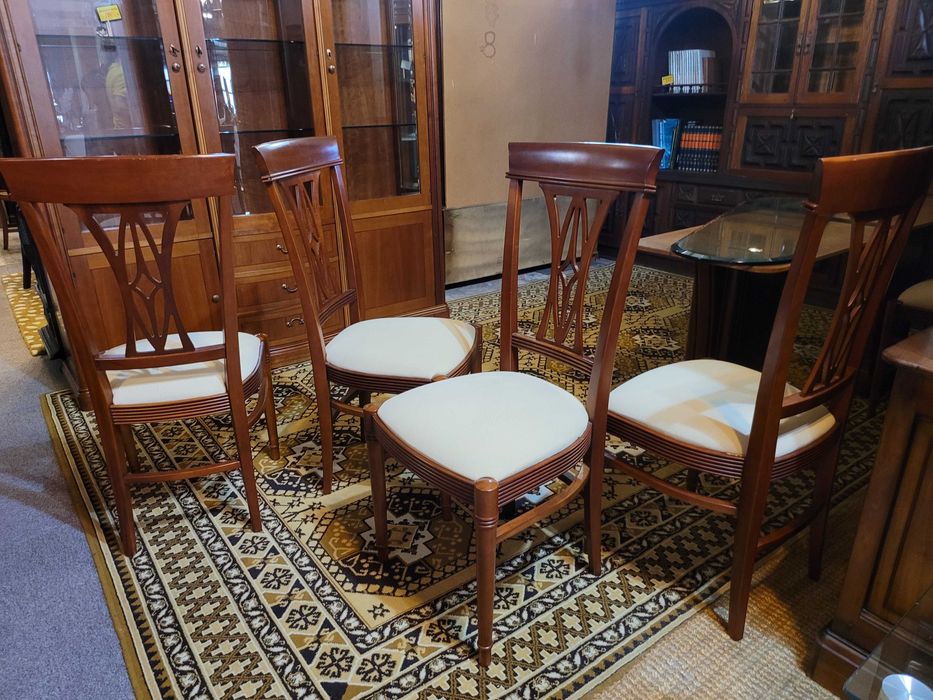 Excelentes cadeiras de sala em madeira maciça