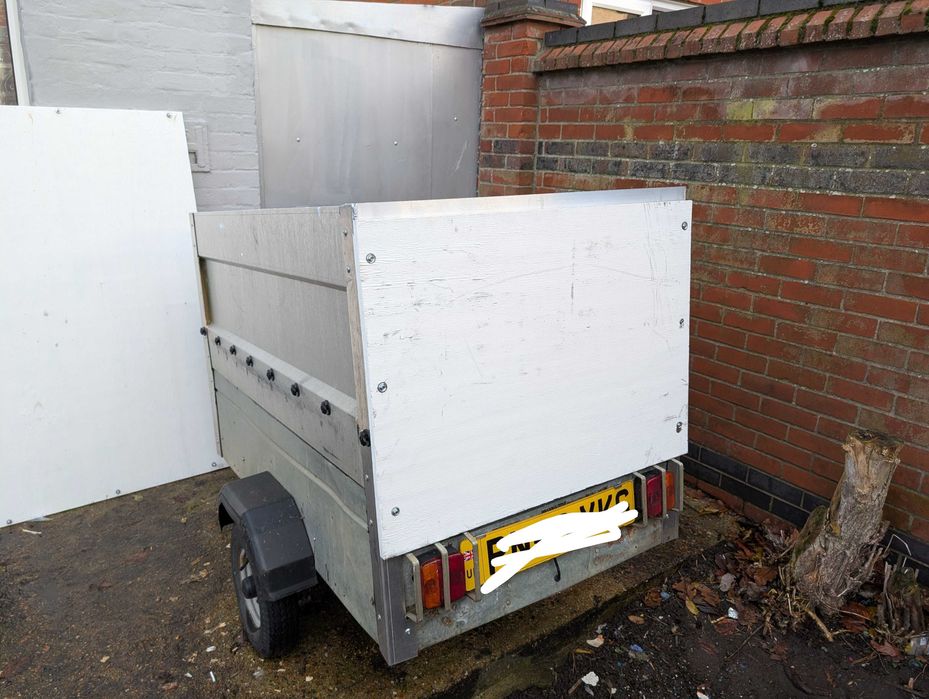 Atrelado de aluminio