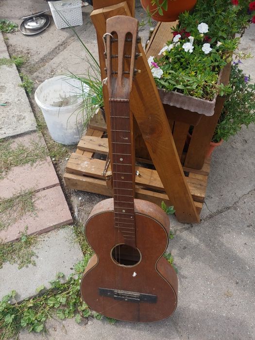 Gitara bardzo stara