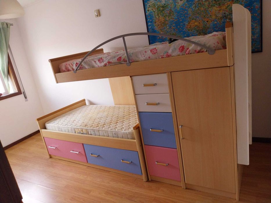 Beliche com 2 cama e dois colchões em bom estado