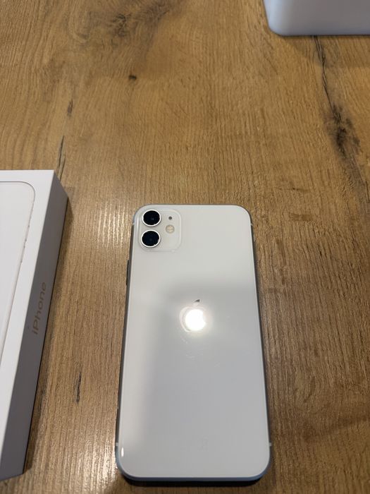 iPhone 11 biały 64 GB 77% kondycji baterii