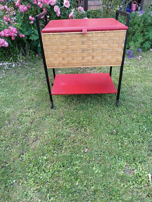 Półka na kółkach