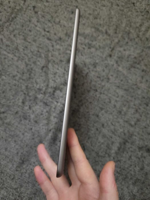 iPad 9.7" LTE 2017 128 ГБ планшет Apple