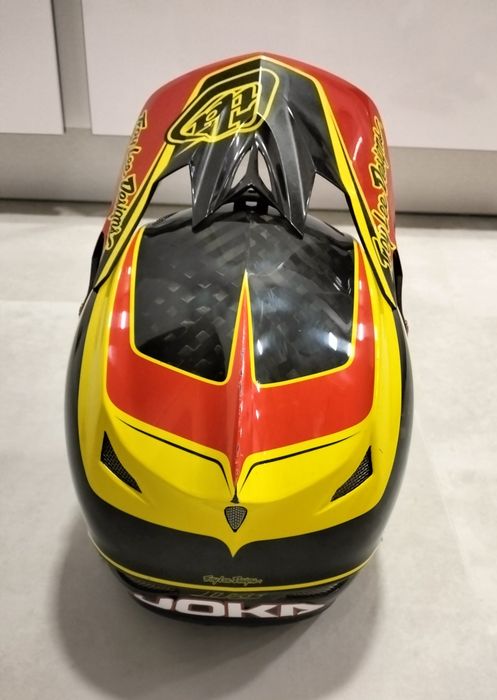 Capacete Troy lee designs D3 carbono