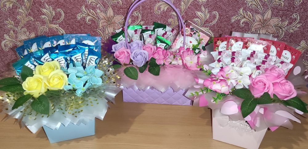 Букети з мильними квітами та з цукерками