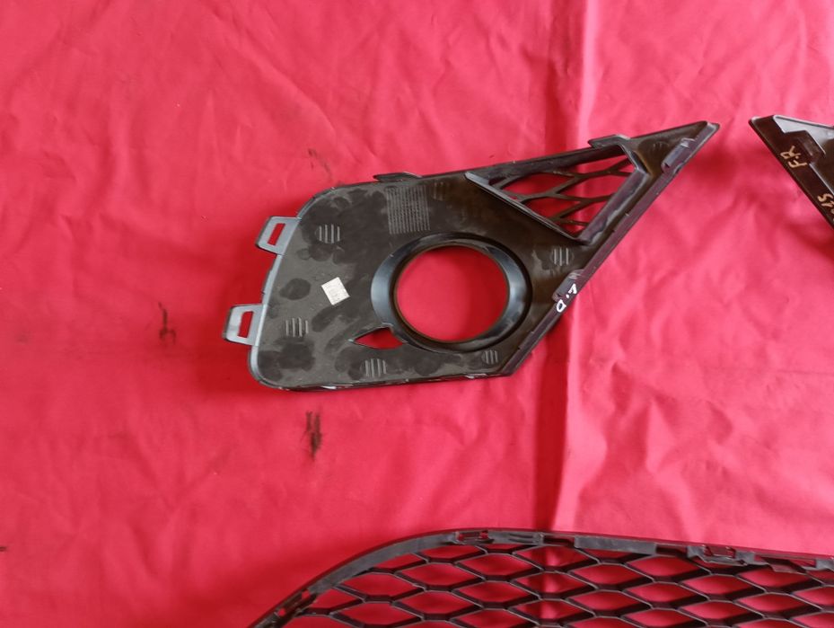 Grelhas Parachoques frente SEAT Ibiza FR 6 J