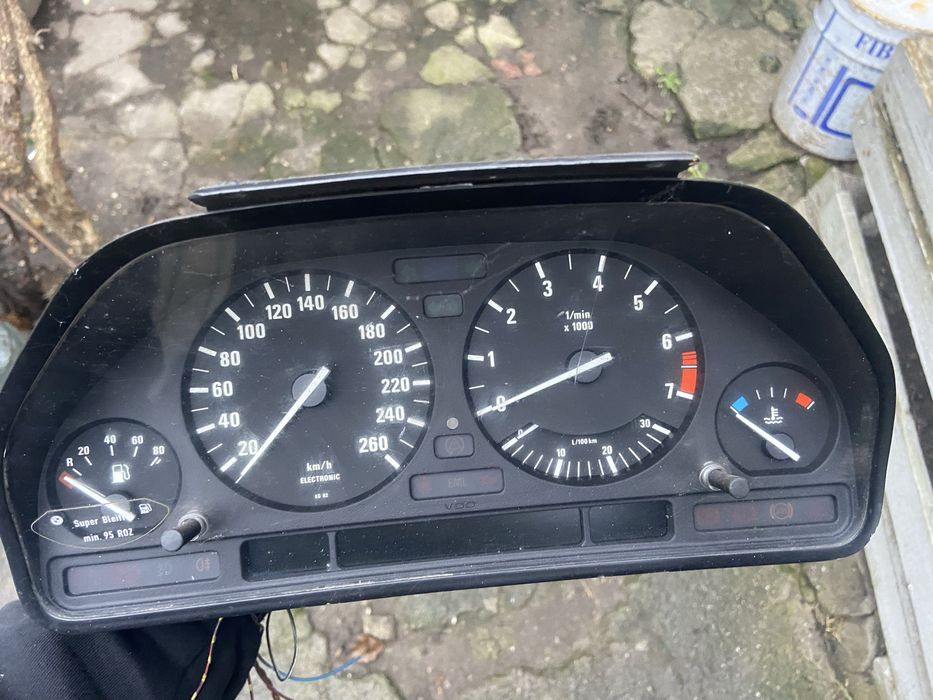 Приборна панель Hight до BMW e34