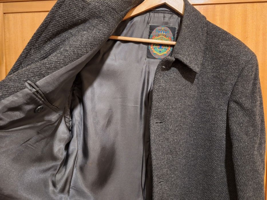 Sobretudo curto cinzento com muito pouco uso