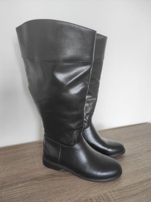 Взуття( чоботи) жіноче осінь-весна