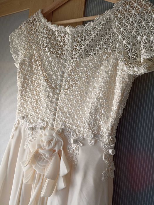 Vestido de noiva. Impecável. Cor branco pérola.