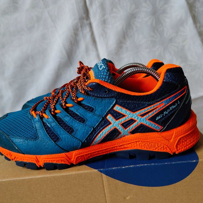 Mega sportowe buty do biegania trail Asics FujiAttack 4 wkł.27,5 cm.