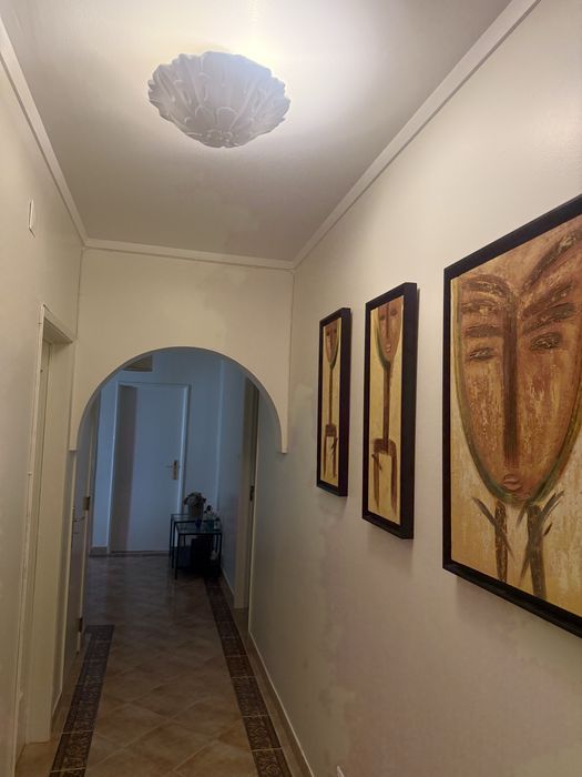 Quarto com 2 camas, tv e frigorifico  em Odivelas
