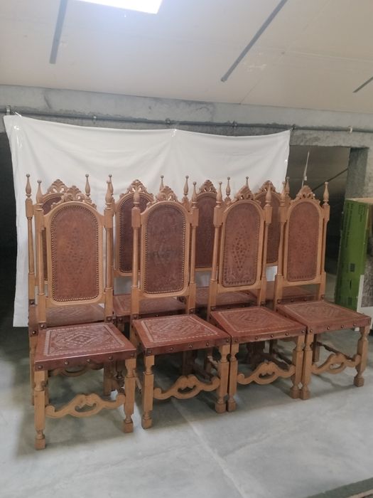 Conjunto de 8 cadeiras de couro/cabedal/pele