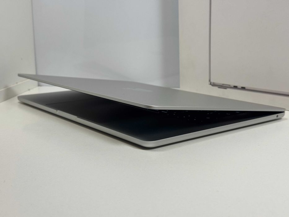 MacBook Air 15 2023 M2 98% Kondycji 8GB 256GB Super Stan Pudło Gwaranc