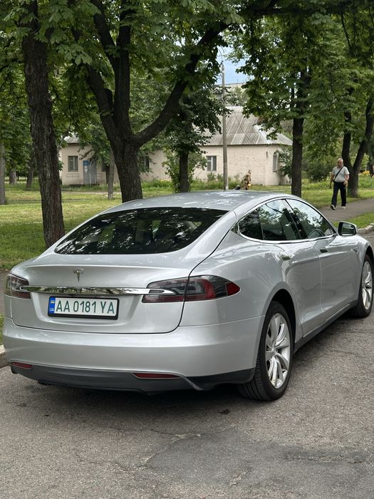 Tesla Model S  75 ( Тесла )