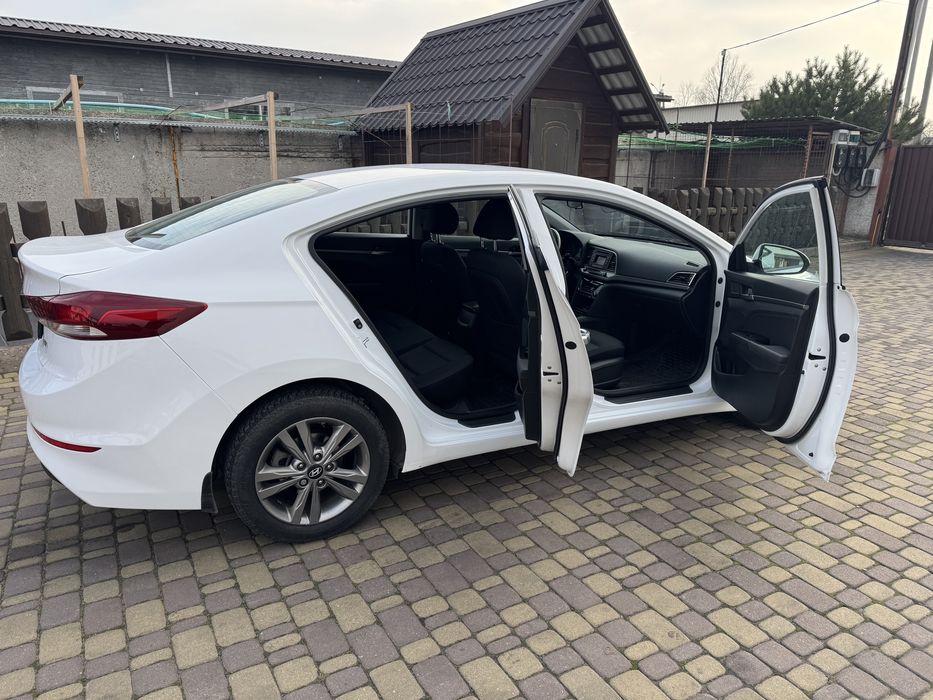 Hyundai Elantra 2018р Офіційна
