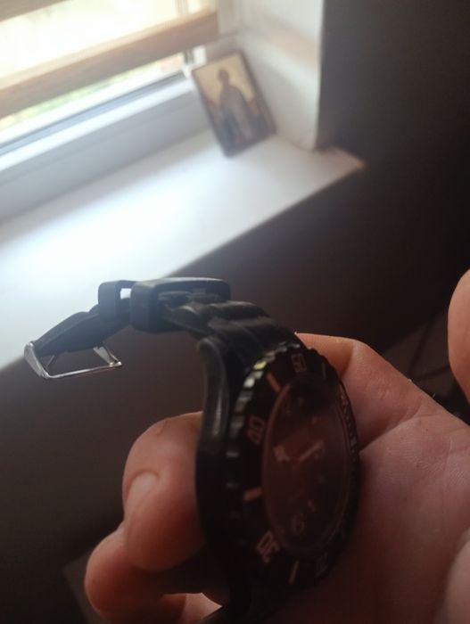 Продам годиник Quartz