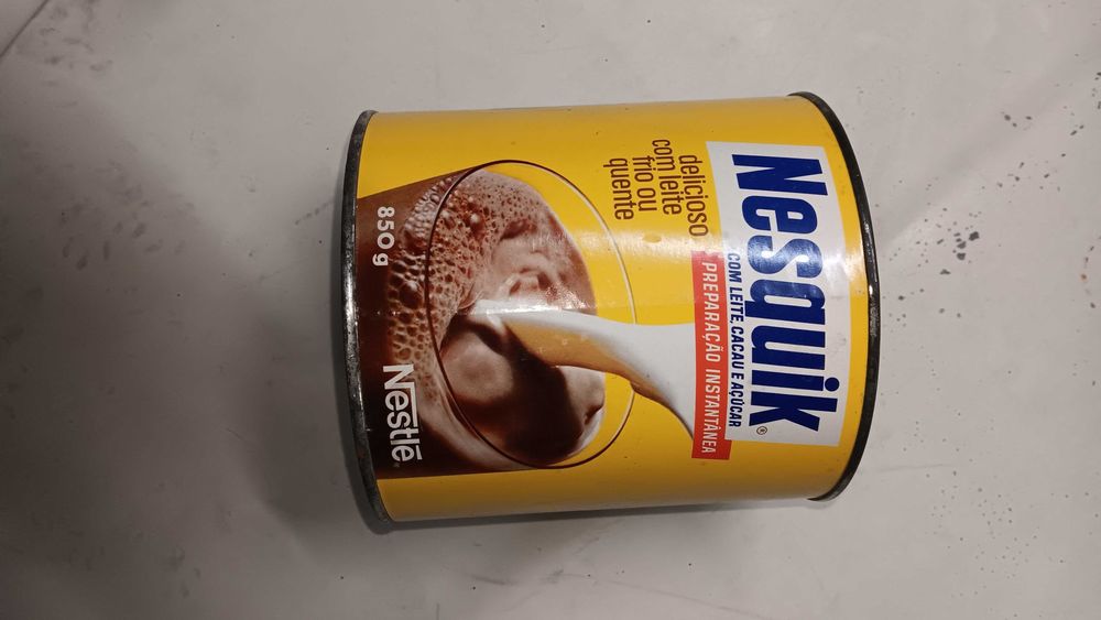Latas de Nesquik de 850 g - anos 80