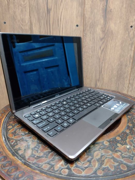 Tablet Asus Transformer TF101 z oryginalną ładowarką