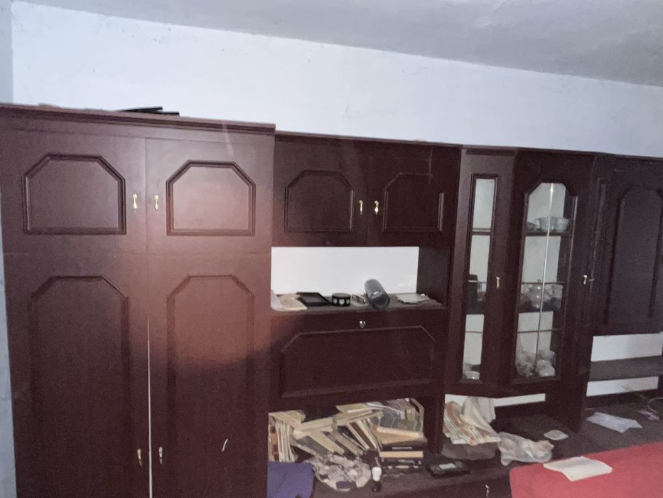 Шафа, сервант, стінка