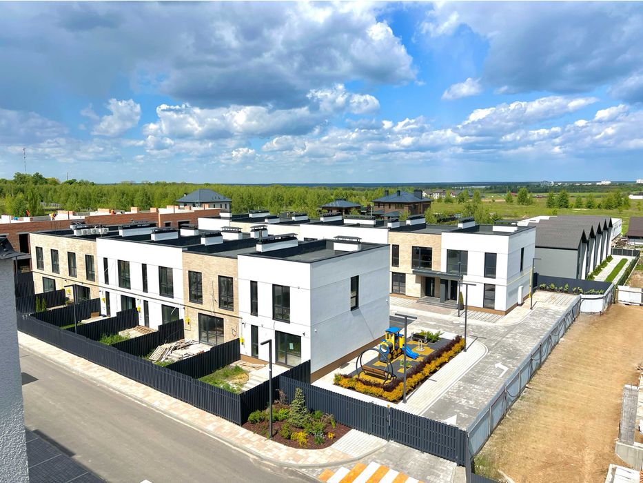 Продам з наповненням 4х к. таунхаус 104 кв.м. з власним підвалом.