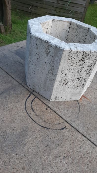 Donica z kamienia ręcznie wykonana