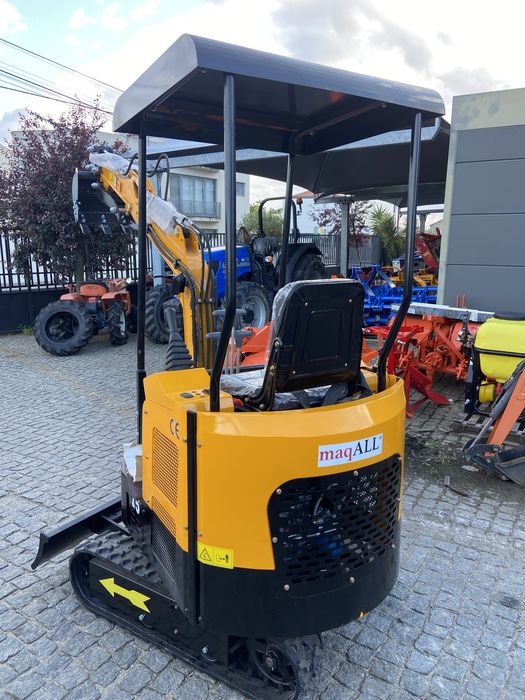 Mini Escavadora giratoria 1,5 ton 20 cv com muitos acessorios