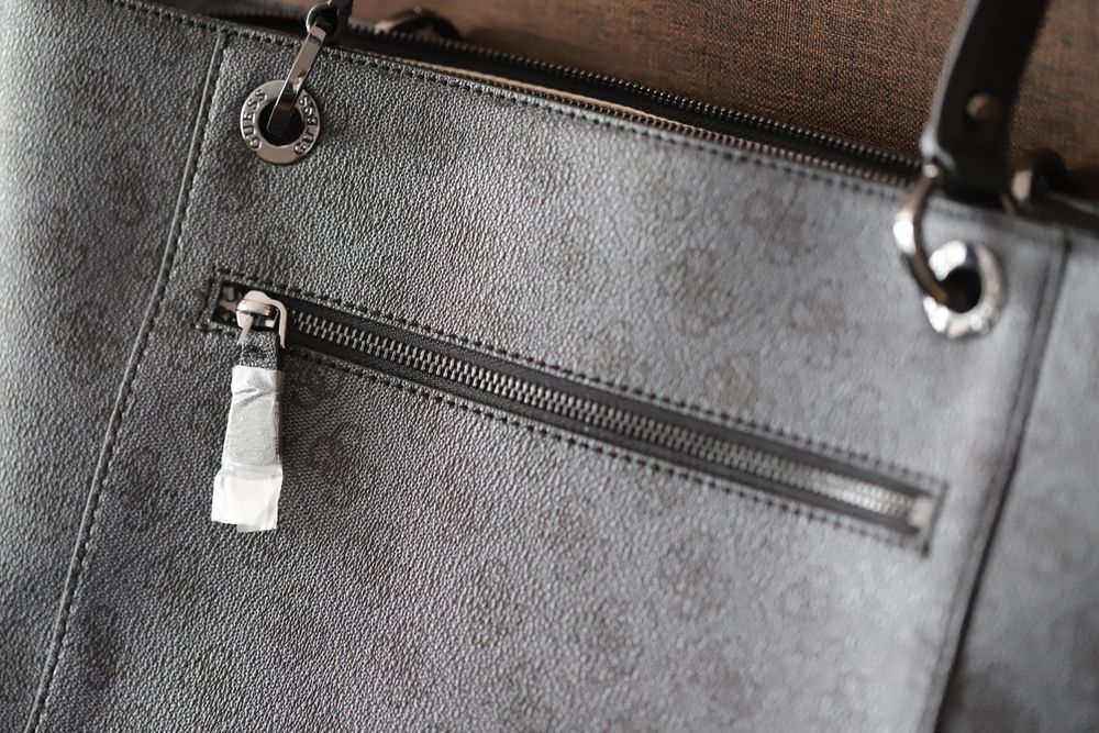 GUESS Shopperka model Noelle