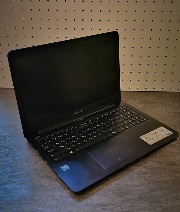 Ноутбук ASUS E502S