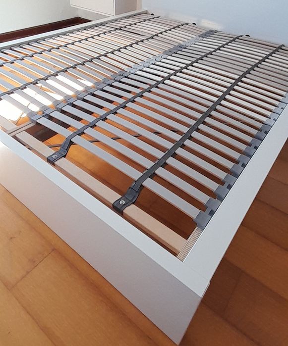 Estrado IKEA para cama de casal 160x200