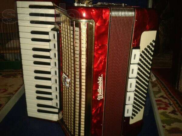 Продам аккордеон «WELTMEISTER»