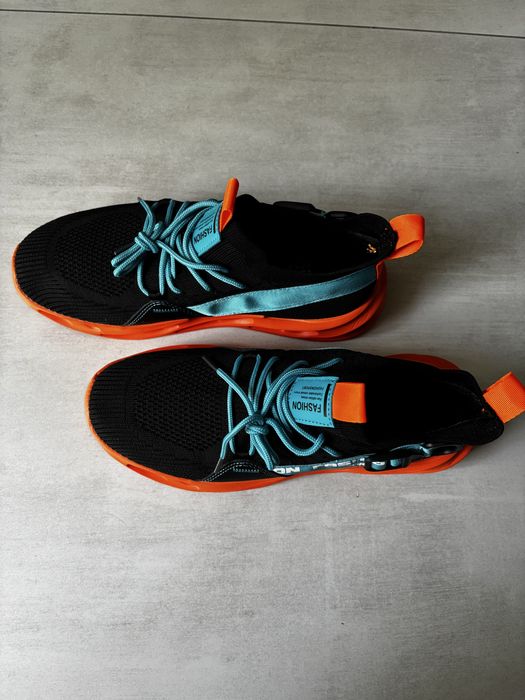 Кросівки нові 42 р.