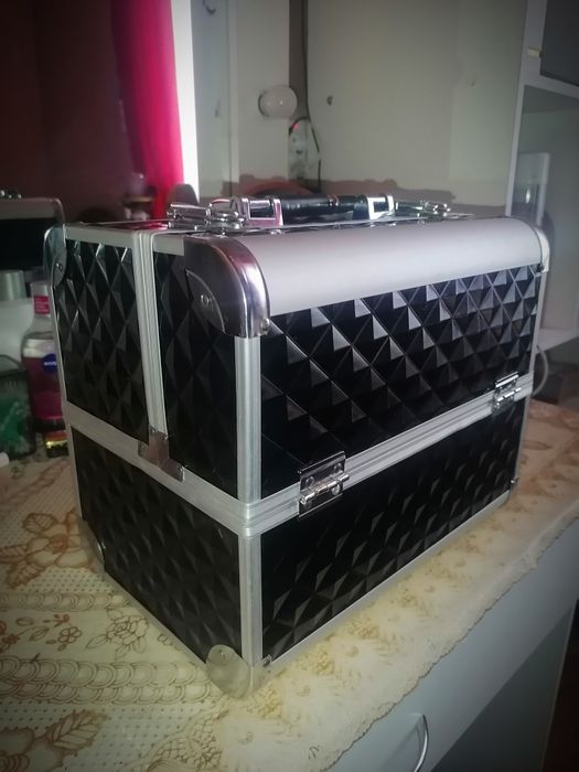 Продам Бьюти кейс, чемодан,