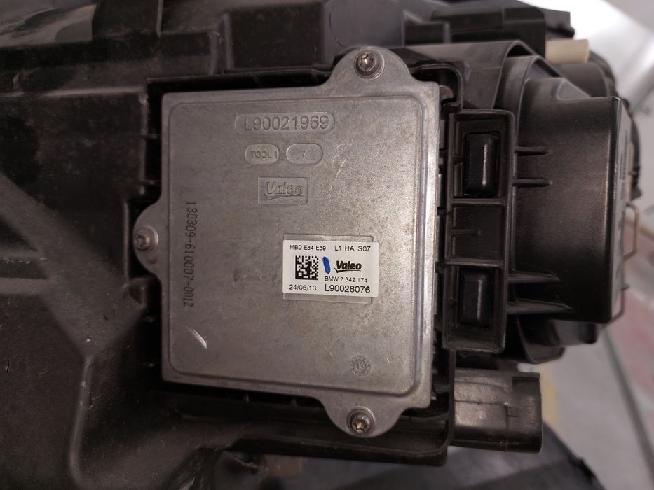 Farol BMW X1 E84 Bi Xenon