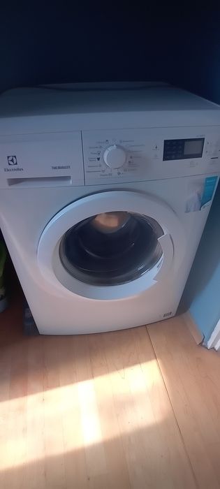 Pralka electrolux slim stan dobry uszkodzone dzwi odbiór na już
