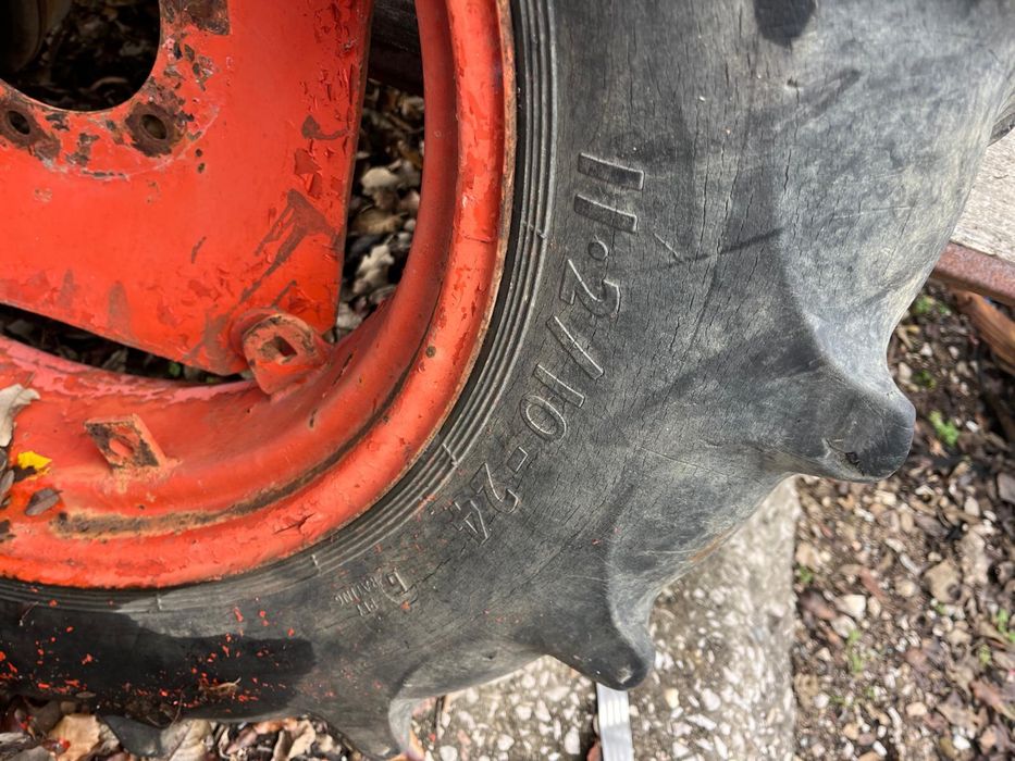 Jantes e pneus para trator