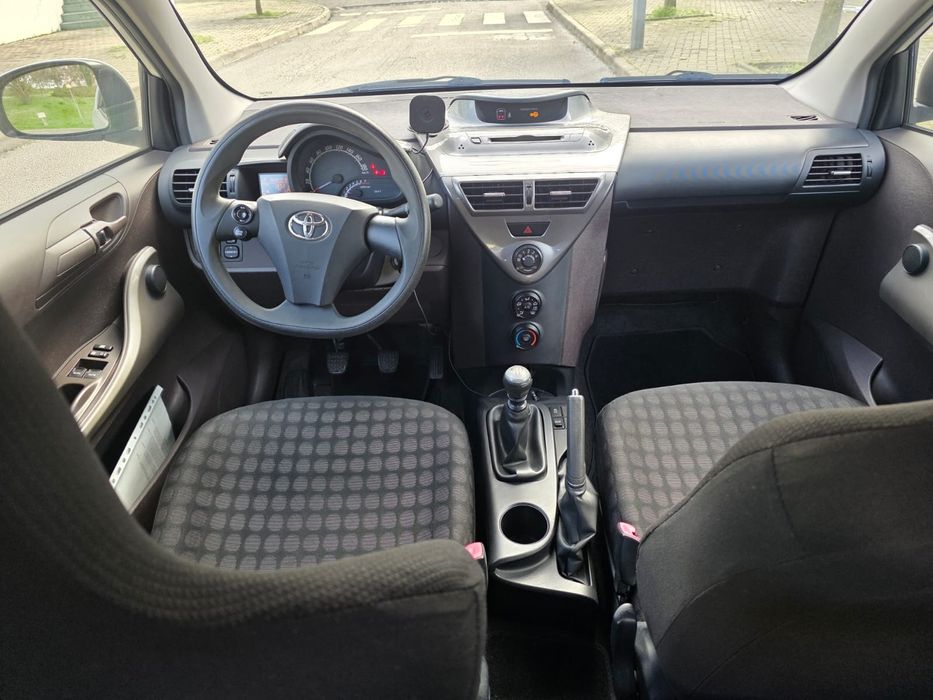 Toyota iQ 1.0 VVT-i   2010  Único Dono