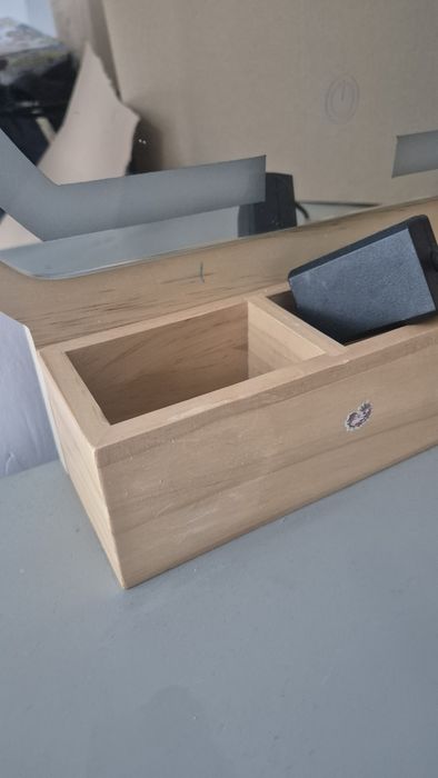 Toaletka z podświetleniem i krzesłem