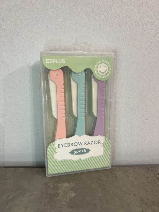 Zestaw nożyków do regulacji brwi