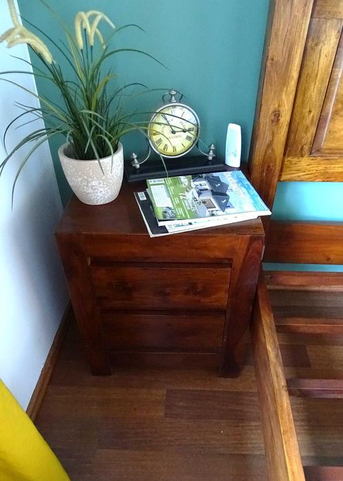 Indyjskie łoże i szafki z litego drewna w stylu kolonialnym AlmiDecor