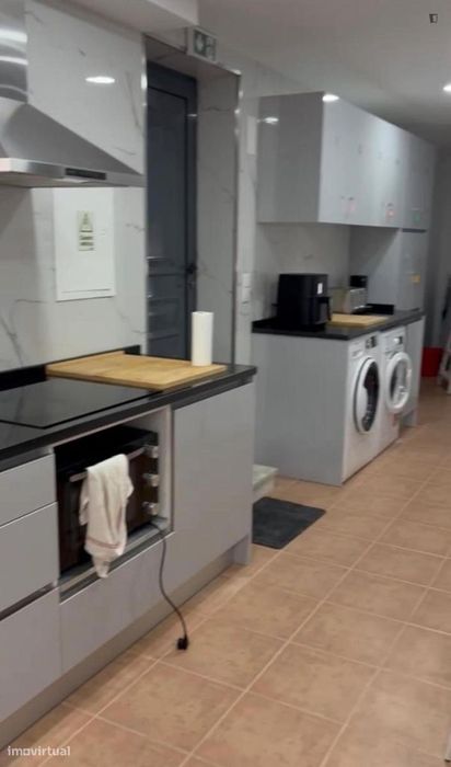 Quarto - localizado em Caparica Lisbon