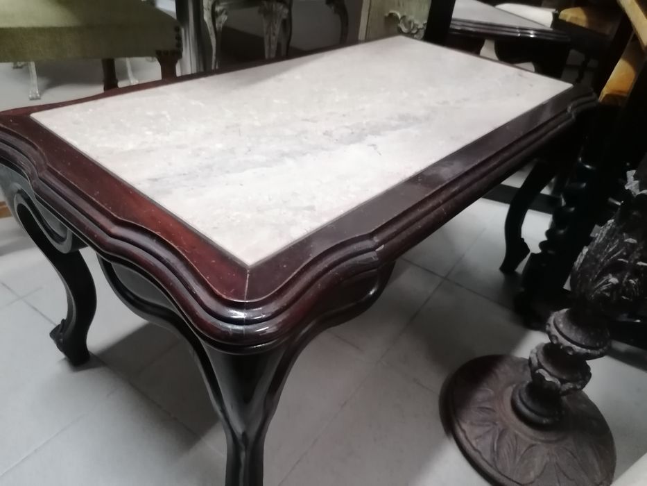 Mesa de centro com pedra